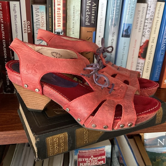 John Fluevog Shoes Low Rule Joni Sandal in Red with Purple Laces Women's Size 7 - Picture 3 of 14
